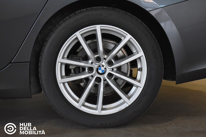 BMW 318d 48V Touring Business Advantage